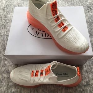 Steve Madden Cello Women's Sneaker - Excellent Condition - 9M